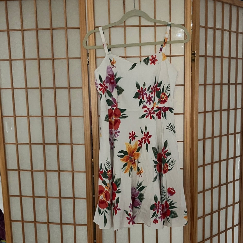 Old Navy Size M White Floral Adjustable Spaghetti-Strap Cami Sundress